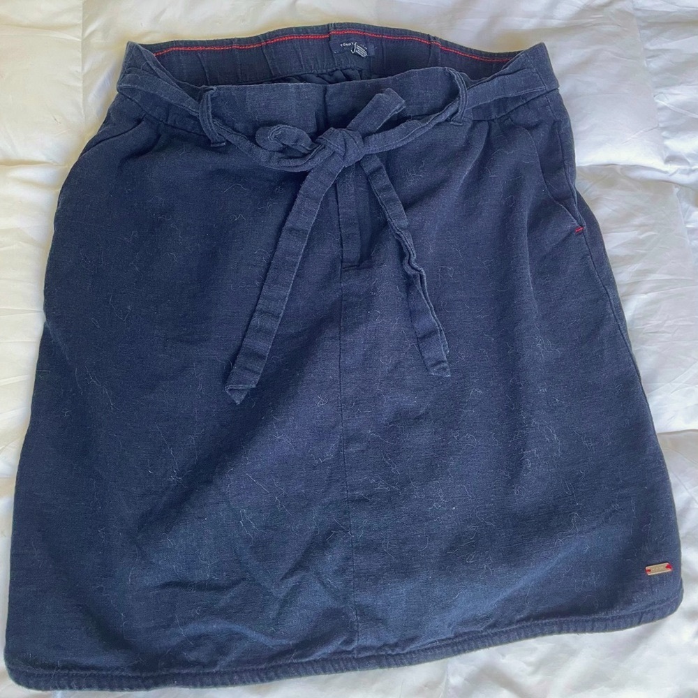 Tommy Hilfiger navy blue jean skirt size M